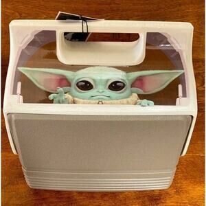THE MANDALORIAN Baby Yoda Playmate Cooler